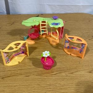 Littlest Pet Shop Colorful Playset with Flower Pot and Swing